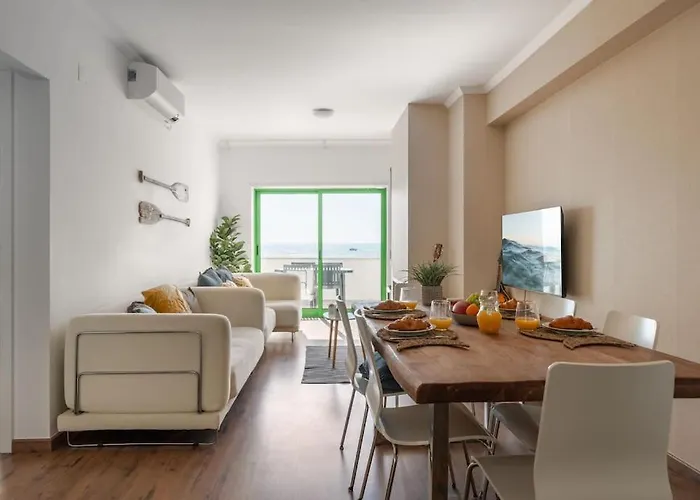 Sunset Terrace - Beachfront With Private Parking Назаре