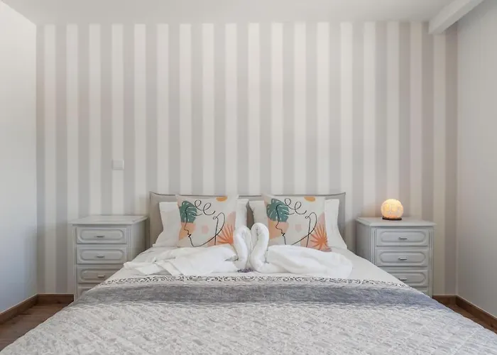 Апартаменты Sunset Terrace - Beachfront With Private Parking