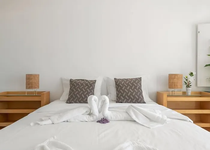 Апартаменты Sunset Terrace - Beachfront With Private Parking *