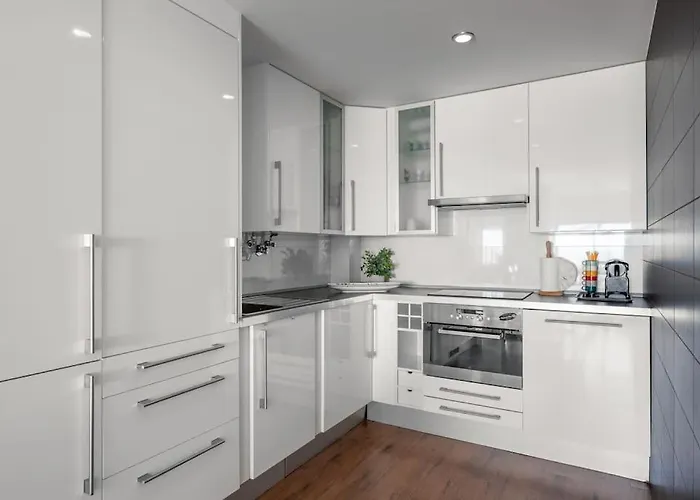 Sunset Terrace - Beachfront With Private Parking Апартаменты