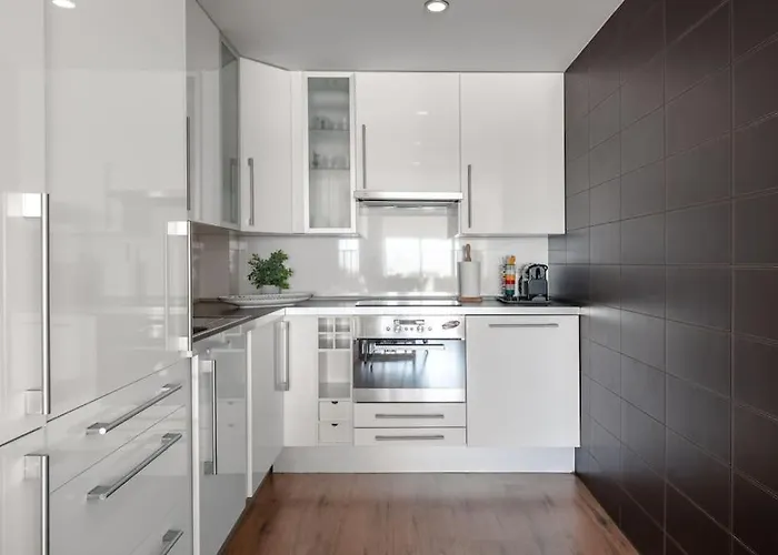 Апартаменты Sunset Terrace - Beachfront With Private Parking