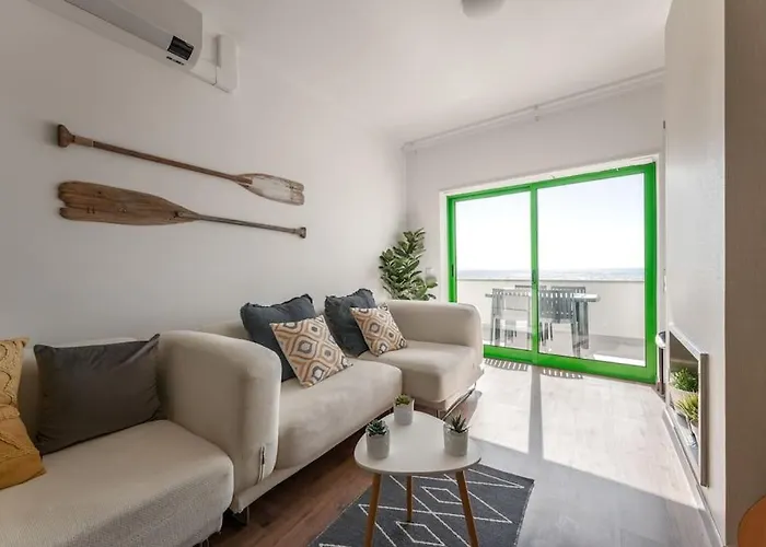 Sunset Terrace - Beachfront With Private Parking