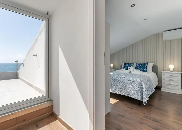 Апартаменты Sunset Terrace - Beachfront With Private Parking